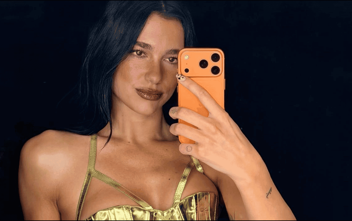 Dua Lipa ya tiene el nuevo iPhone 17. ESPECIAL / IG / @apple