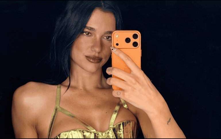 Dua Lipa ya tiene el nuevo iPhone 17. ESPECIAL / IG / @apple