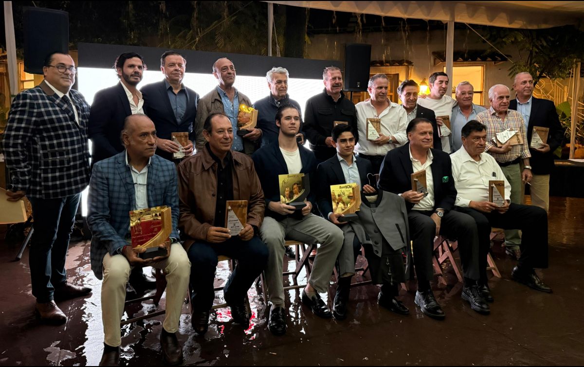 En el evento se entregaron reconocimientos a quienes formaron parte del serial. ESPECIAL.