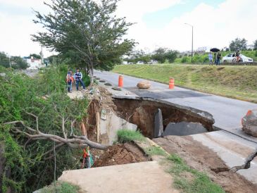 El socavón mide cinco metros de profundidad y ocho de longitud. EL INFORMADOR/J. Acosta