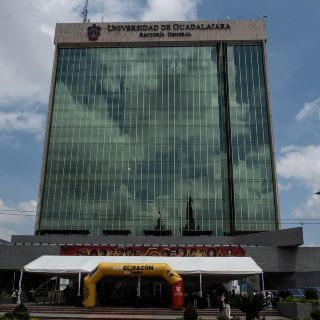 UdeG condena violencia en Rectoría General; advierte que encapuchados no son estudiantes