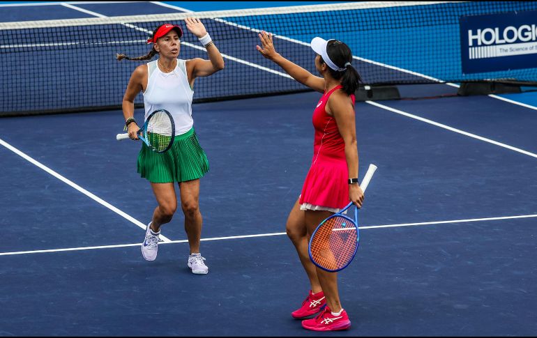 Tras no tener representación azteca en el cuadro principal de singles, Giuliana Olmos (I) se convierte en la única tenista mexicana con posibilidades de ganar un título en el GDL Open AKRON 2025. EL INFORMADOR / A. Navarro