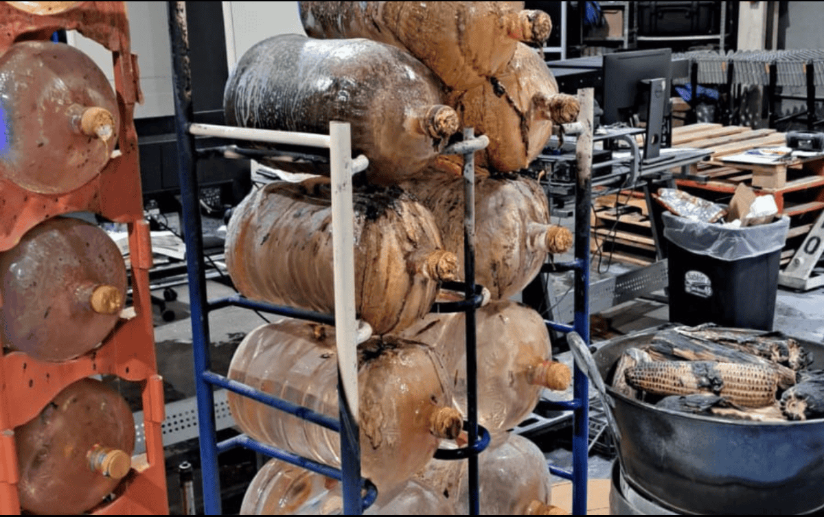 Debido al riesgo de una nueva explosión o fuga, las autoridades evacuaron a unas 50 personas que se encontraban en el lugar al momento del incidente. ESPECIAL