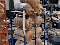 Debido al riesgo de una nueva explosión o fuga, las autoridades evacuaron a unas 50 personas que se encontraban en el lugar al momento del incidente. ESPECIAL