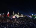 La celebración de este año tendrá un ambiente musical muy especial: Grupo Intocable será la agrupación estelar encargada de encender la fiesta en el Zócalo capitalino con un concierto gratuito la noche del 15 de septiembre. AFP / ARCHIVO