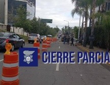 Esta es la razón por la que se han cerrado dos carriles de avenida Acueducto esta tarde de sábado 13 de septiembre. ESPECIAL / Facbook Policía Vial Jalisco