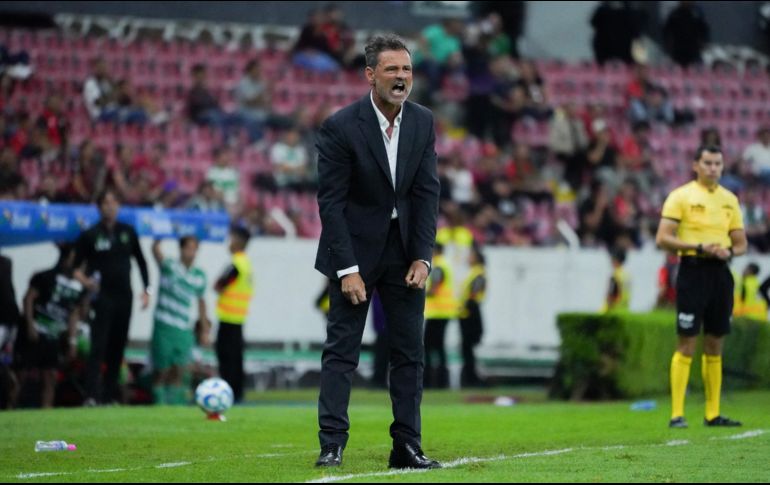 El timonel argentino se fue molesto no solo por el gol que les arrebató la victoria en el minuto 91, sino sobre todo por la infantil expulsión de Matías Cóccaro. IMAGO7.