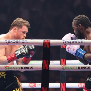 Canelo Álvarez pierde sus campeonatos frente a Terence Crawford