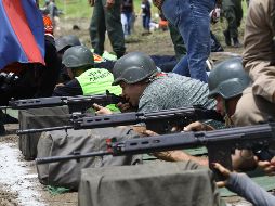 Milicianos venezolanos se siguen sumando a ejercicios militares. EFE/L. Pasquale