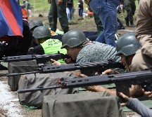Milicianos venezolanos se siguen sumando a ejercicios militares. EFE/L. Pasquale
