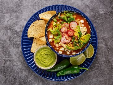 Un plato de pozole, símbolo de identidad y fiestas patrias. ESPECIAL