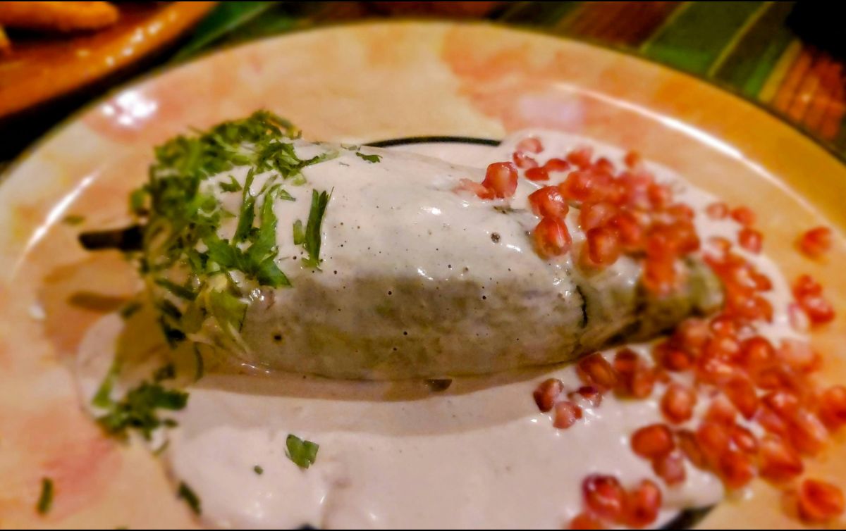 Los Chiles en Nogada son una receta tradicional de la gastronomía mexicana. UNSPLASH/ S. Rodriguez