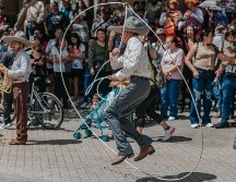Los charros hacían gala de sus trajes impolutos y la pericia para hacer que el caballo se luciera frente a los asistentes. GOBIERNO DE GUADALAJARA