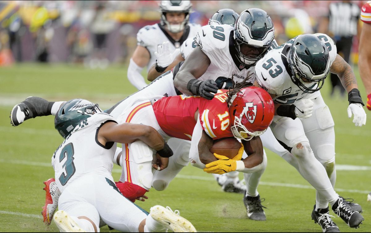 Los Eagles le repitieron la dosis a los Chiefs, al imponer una férrea defensa. AP