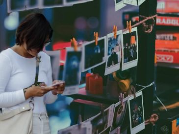 Esto advierten del uso de la IA para generar fotografías tipo Polaroid con famosos. ESPECIAL / UNSPLASH Noman Shahid