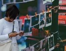 Esto advierten del uso de la IA para generar fotografías tipo Polaroid con famosos. ESPECIAL / UNSPLASH Noman Shahid