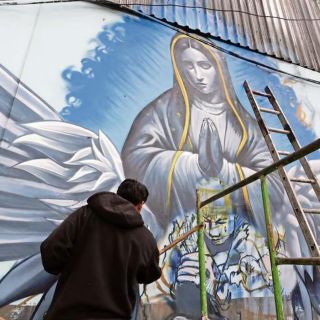 Crean mural para Alicia, la mujer que protegió a su nieta en explosión en Iztapalapa