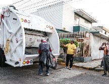 Dejar bolsas de basura en las banquetas o esquinas no solo genera una mala imagen urbana, sino que también puede ocasionar problemas de salud. EL INFORMADOR / ARCHIVO