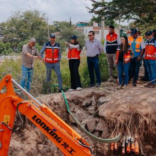 Supervisan avances de la reparación del socavón de Reyes Heroles