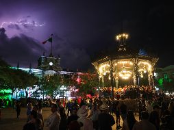 Se dispuso de un operativo de dos mil elementos municipales, estatales y federales, que se encargan de vigilar el primer cuadro de la ciudad para salvaguardar la seguridad de todas y todos los asistentes. EL INFORMADOR/J. Acosta