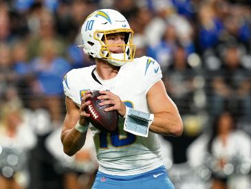 Justin Herbet encabezó el trunfo de los Chargers con dos anotaciones. AFP/C. Ward