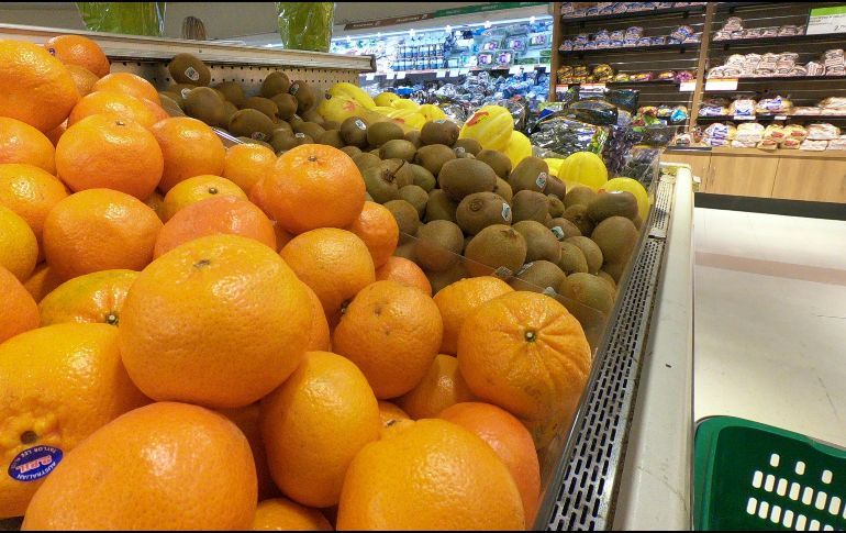 Naranjas y kiwis son parte de las frutas en oferta hoy en Walmart. UNSPLASH/Nurul Afsar