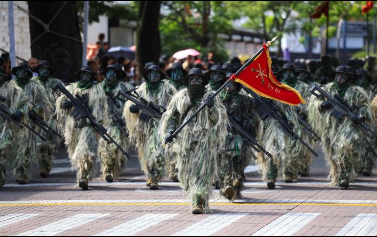 Este martes por la mañana se llevó a cabo el Desfile Cívico Militar sobre avenida Chapultepec. EL INFORMADOR / J. Acosta