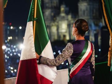 Con este acto, Claudia Sheinbaum marcó un precedente al ser la primera mujer en encabezar esta significativa tradición nacional. ESPECIAL / Gobierno de México