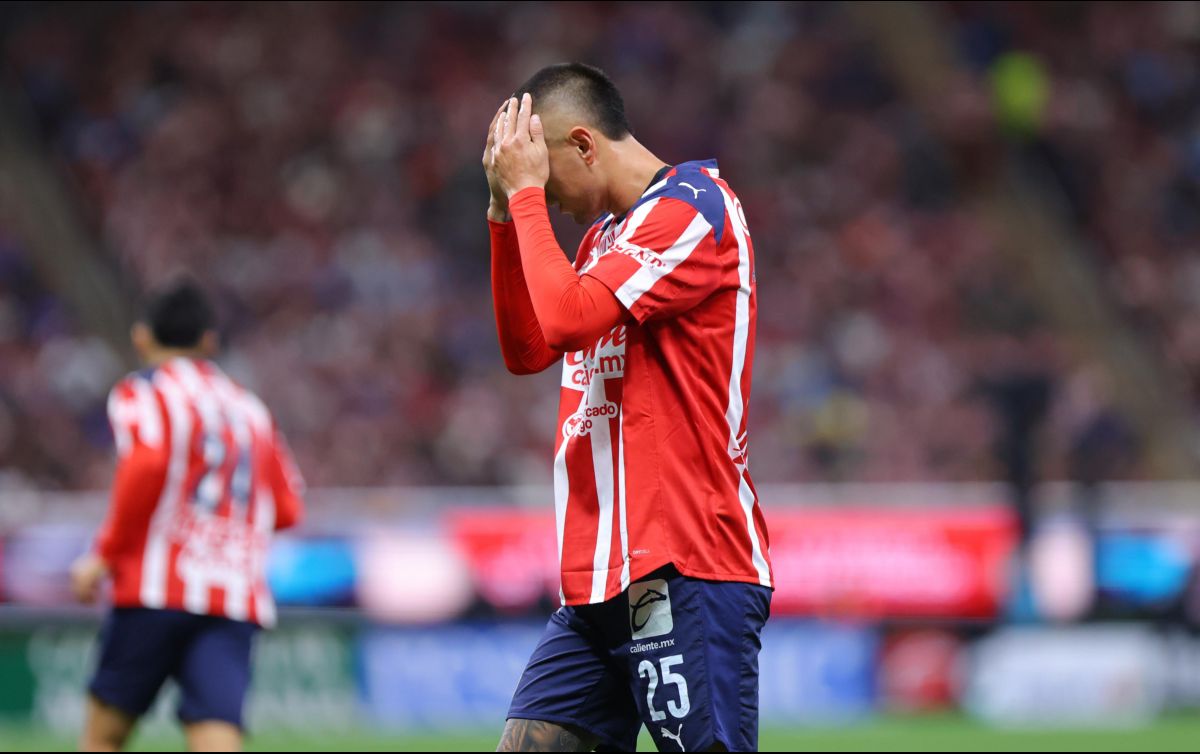 Roberto Alvarado sufrió una torcedura de tobillo el sábado ante América. IMAGO7/J. Cubeyro