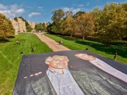 Fotos del mandatario estadounidense y Jeffrey sobre el castillo de Windsor. ESPECIAL