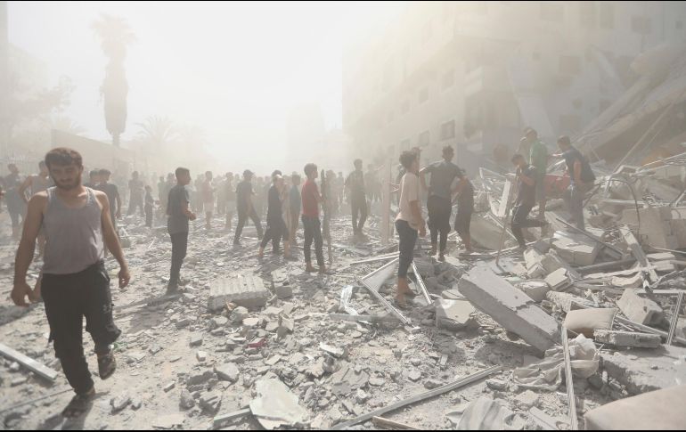 Los ataques han derribado torres de gran altura en áreas densamente pobladas con campamentos de tiendas donde se refugian miles de palestinos. Israel afirma que Hamás utilizaba las torres para vigilar a las tropas. AP/Y. Zanoun