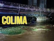 Ante las fuertes tormentas de las últimas horas, se pide a la población evitar cruzar ríos, arroyos o vialidades con corrientes de agua. ESPECIAL / Protección Civil y Bomberos de Manzanillo