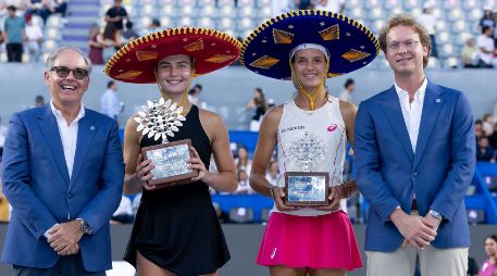 Gustavo Santoscoy Arriaga, Iva Jovic, Emiliana Arango y Gustavo Santoscoy García. GENTE BIEN JALISCO / J. Reyes