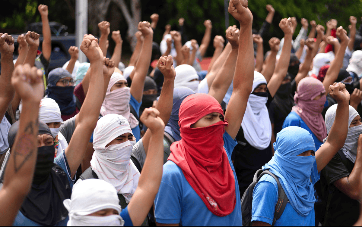 Las actividades iniciaron con la toma de varias estaciones de radio en Chilpancingo y Tixtla. SUN