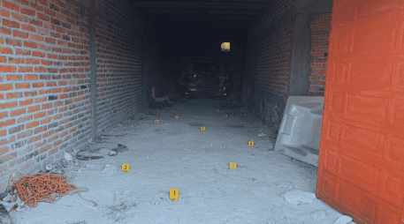 Los oficiales aseguraron al interior de la finca en Encarnación, cartuchos de distintos calibres y una camioneta Toyota. ESPECIAL