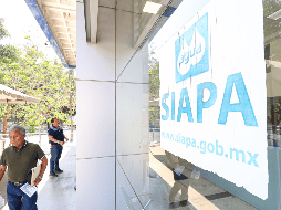 La primera intervención contempla la sustitución de casi mil 500 metros de línea de agua potable de ocho pulgadas de diámetro, así como la reposición de 135 tomas domiciliarias en la Avenida Colón. EL INFORMADOR/ H. Figueroa