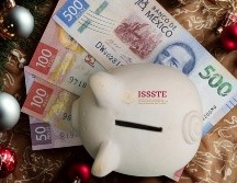 Con la llegada del último trimestre del año, el aguinaldo se convierte en un alivio importante para miles de familias que dependen de este ingreso extra, incluidos los jubilados. ESPECIAL / CANVA