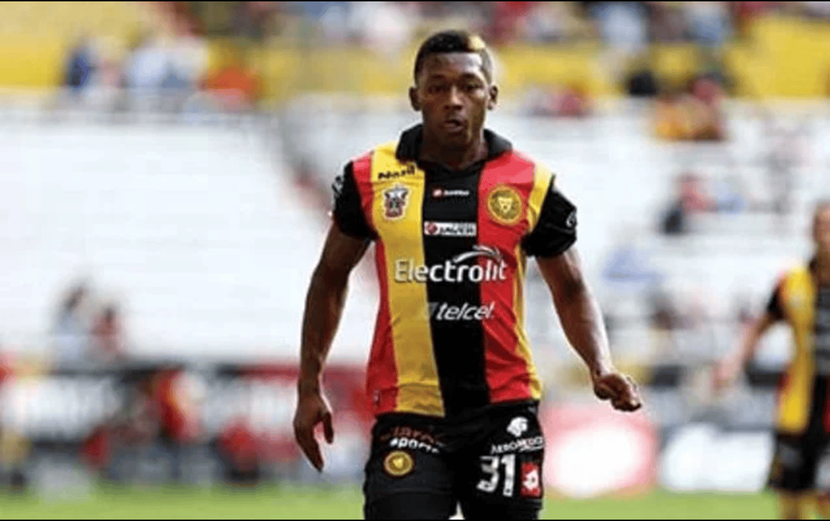 El futbol ecuatoriano y la comunidad de la Universidad de Guadalajara se encuentran de luto tras confirmarse el sensible fallecimiento de Jonathan González, exjugador de los Leones Negros en la temporada 2014-2015. ESPECIAL