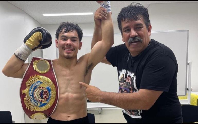 El Chispa Medina ganó otro campeonato para México horas después de la derrota del Canelo Álvarez. CORTESÍA/CODE