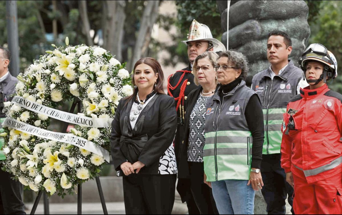 La jefa de Gobierno, Clara Brugada, durante el homenaje en memoria de las víctimas de los sismos de 1985 y 2017. EL UNIVERSAL
