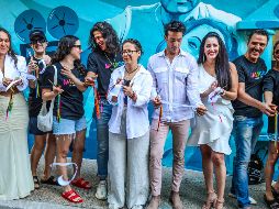 Con el fin de llevar el arte a los espacios públicos de Puerto Vallarta, colectivos artísticos y creadores locales trabajan en la intervención de murales vinculados al cine. EL INFORMADOR / A. Navarro