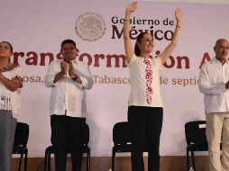 La presidenta Claudia Sheinbaum durante su gira “La transformación avanza”, acompañada por autoridades locales. SUN/Cortesía Presidencia