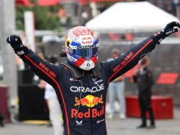 Verstappen parece haber encontrado nuevamente la inspiración que lo llevó a dominar la categoría y ahora amenaza con irrumpir en la pelea por el campeonato. EFE/A. HAIDER