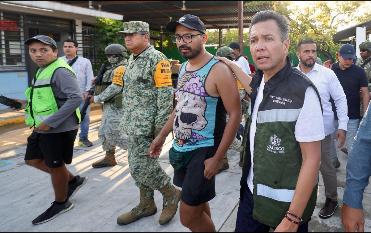 En el recorrido, Lemus Navarro estuvo acompañado por Luis Ernesto Munguía González, Presidente Municipal de Vallarta. ESPECIAL/Gobierno de Jalisco