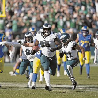 Los Eagles logran una remontada de campeones