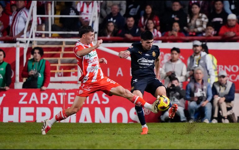 Un nuevo descalabro condenaría a Chivas a depender de lo que hagan otros equipos para mantenerse con vida en la lucha por la clasificación. IMAGO7.
