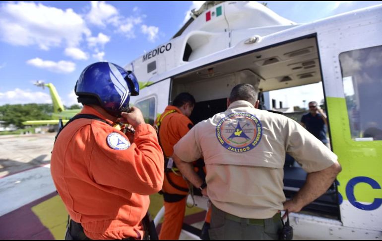 Esta tarde la Unidad Estatal de Protección Civil y Bomberos de Jalisco (UEPCBJ) localizó el helicóptero y los restos de los dos tripulantes, el piloto y el mecánico. CORTESÍA