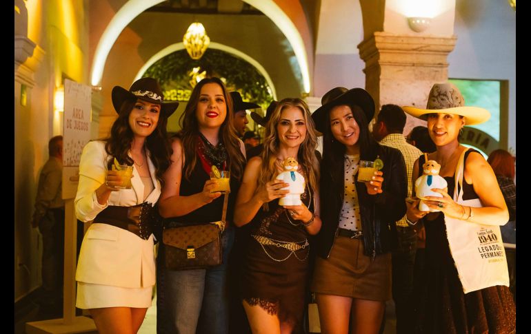 Kermesse Campo Azul 2025. Juanita Rizo, Elena Salazar, Gaby Castro, Kim Chorong y Claudia Zepeda /GENTE BIEN JALISCO / Cortesía Campo Azul