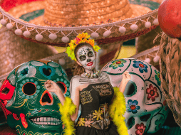En estas fechas nos acercamos al Día de Muertos, característico por el tradicional Altar de Muertos. UNSPLASH/ D. Franco/ UNSPLASH/ N. Fewings