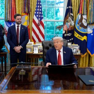 Trump anuncia arancel de 100% a farmacéuticas que no produzcan en EU